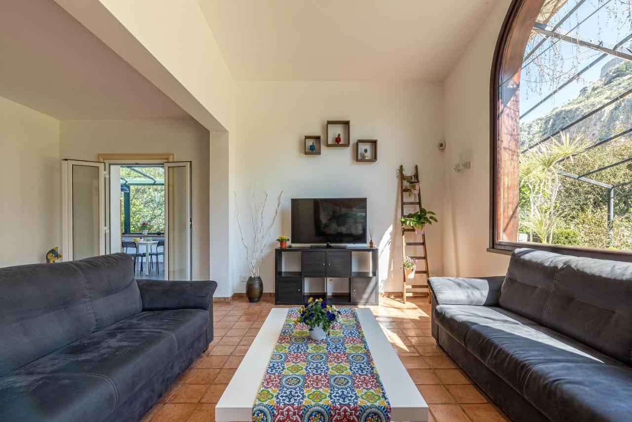 Bouganville Home 몬델로 외부 사진